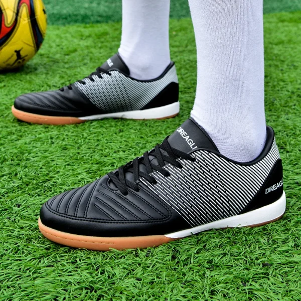 Professional Indoor Futsal Shoes Men Soccer Cleats IC Non Slip Male Football Boots Chuteira De Futebol Society Free Shipping